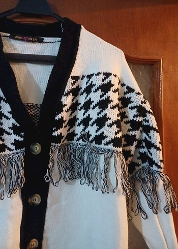 Püsküllü Kazayağı Desenli Salaş Hırka - Görsel 4