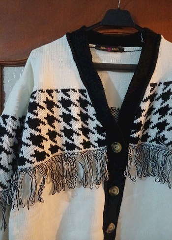 Püsküllü Kazayağı Desenli Salaş Hırka - Görsel 5