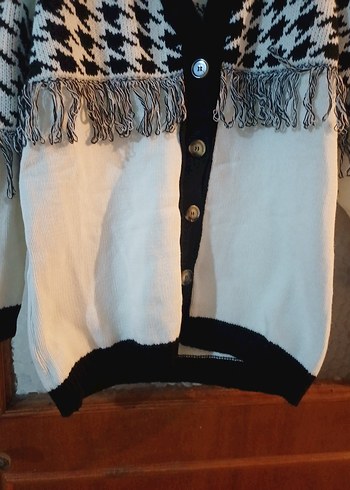 Püsküllü Kazayağı Desenli Salaş Hırka - Görsel 3