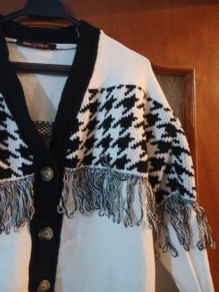 Püsküllü Kazayağı Desenli Salaş Hırka - Görsel 4