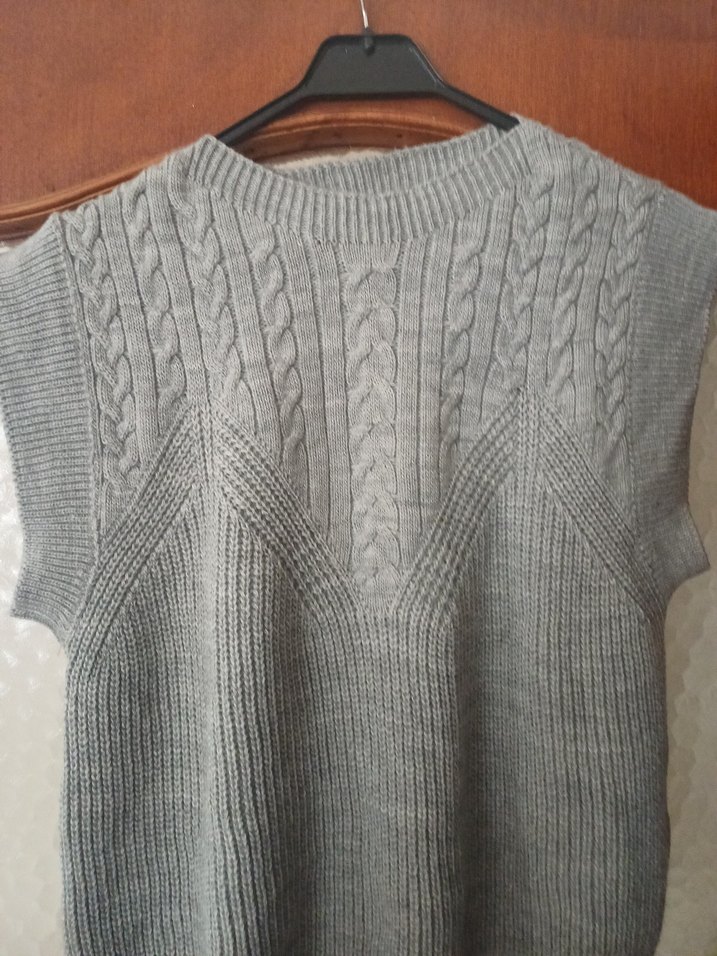 Gri Örgü Kolsuz Kadın Süveter - Görsel 2