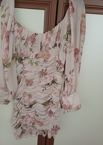 Pembe Çiçekli Fırfırlı Mini Elbise