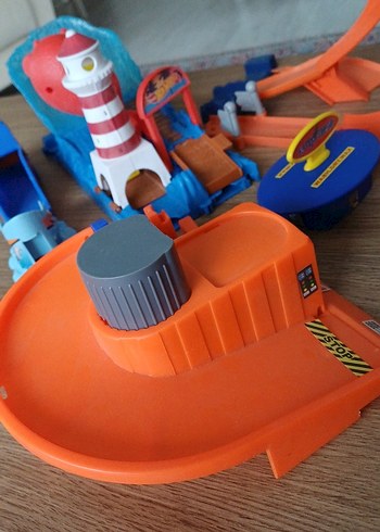 Hot Wheels Renkli Deniz Temalı Oyuncak Seti Parçaları - Görsel 3