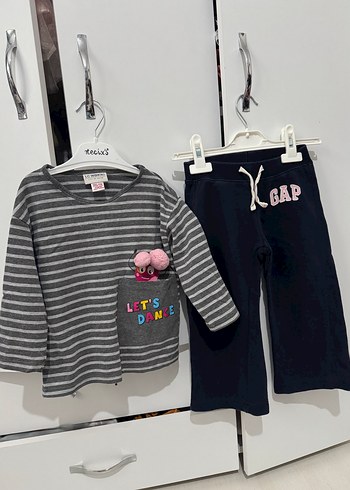 Gri Çizgili Nakışlı Bebek Kız Takımı