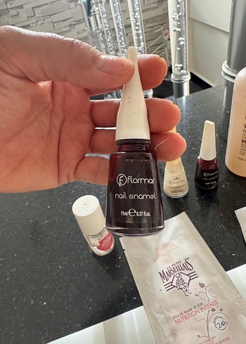 Beyaz ve Pastel Tonlarda Makyaj Ürünleri - Görsel 2