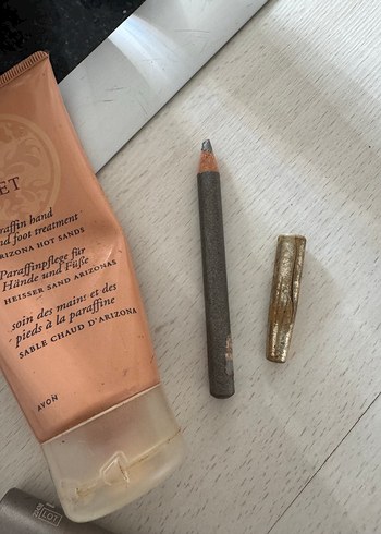 Beyaz ve Pastel Tonlarda Makyaj Ürünleri - Görsel 8