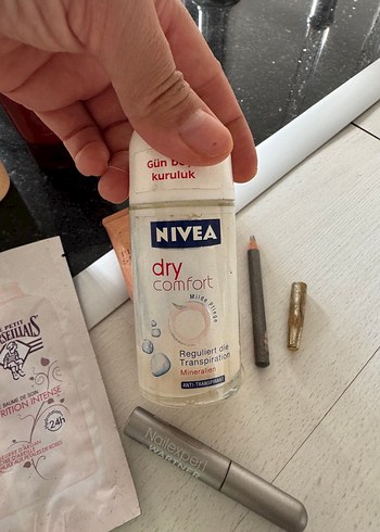 Beyaz ve Pastel Tonlarda Makyaj Ürünleri - Görsel 7