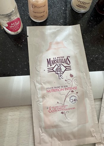 Beyaz ve Pastel Tonlarda Makyaj Ürünleri - Görsel 3