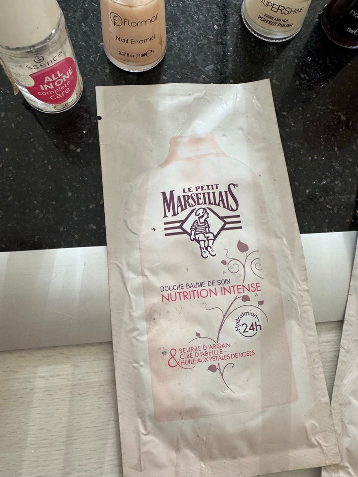 Beyaz ve Pastel Tonlarda Makyaj Ürünleri - Görsel 3