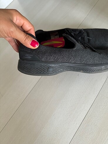 40 Beden siyah Renk 40 no yepyeni Skechers