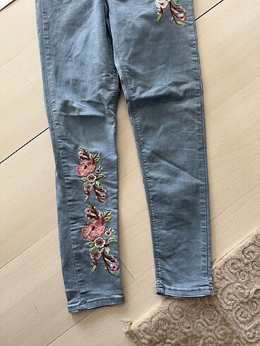 Trendyol & Milla 36 beden yüksek bel nakışlı jean