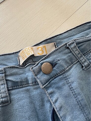 36 Beden mavi Renk 36 beden yüksek bel nakışlı jean