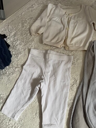 3 Ay Beden 2-4 ay H&M alt battaniye ve hırka hepsi yepyeni toplu fiyat