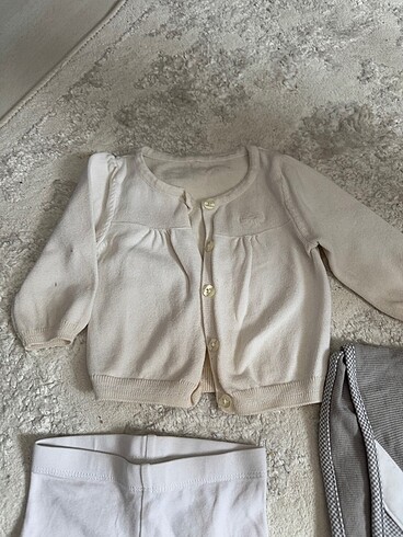 3 Ay Beden gri Renk 2-4 ay H&M alt battaniye ve hırka hepsi yepyeni toplu fiyat