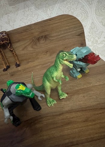 Gri ve Yeşil Dinozor Aksiyon Figürleri