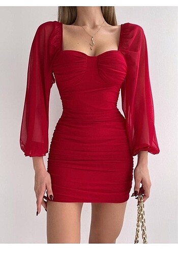 Kırmızı uzun tül kol drapeli elbise