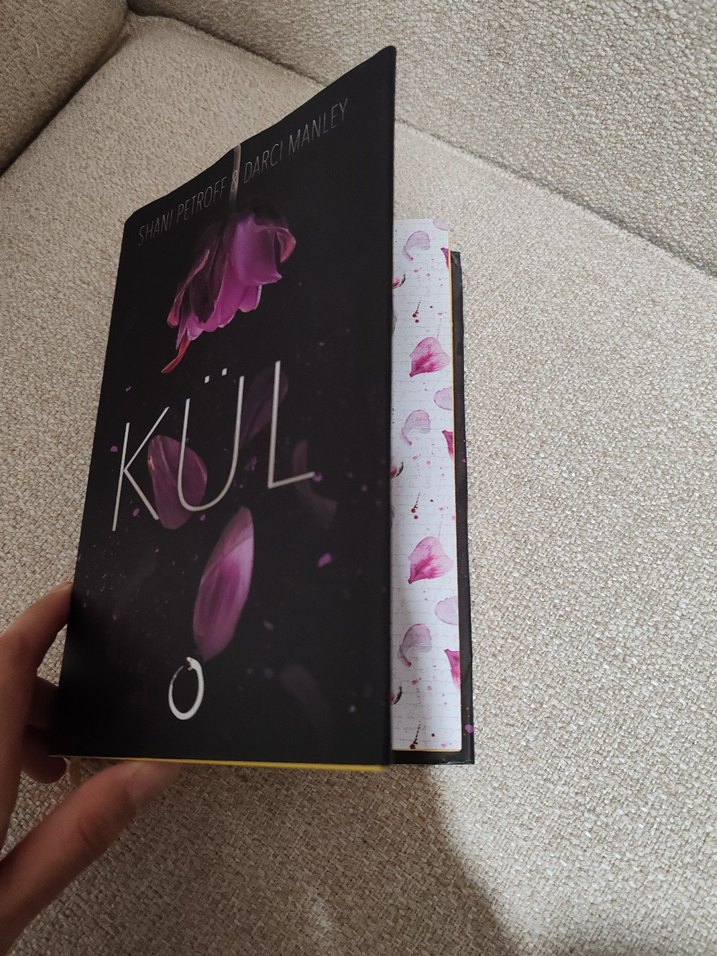 Kül - Shani Petroff & Darci Manley - Görsel 3