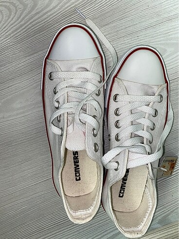 beyaz converse