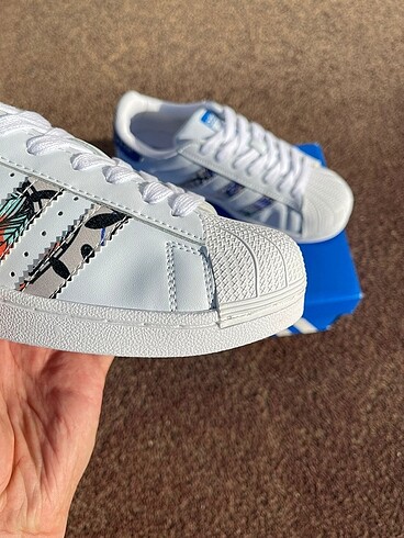 Adidas SÜPERSTAR Vektör ????