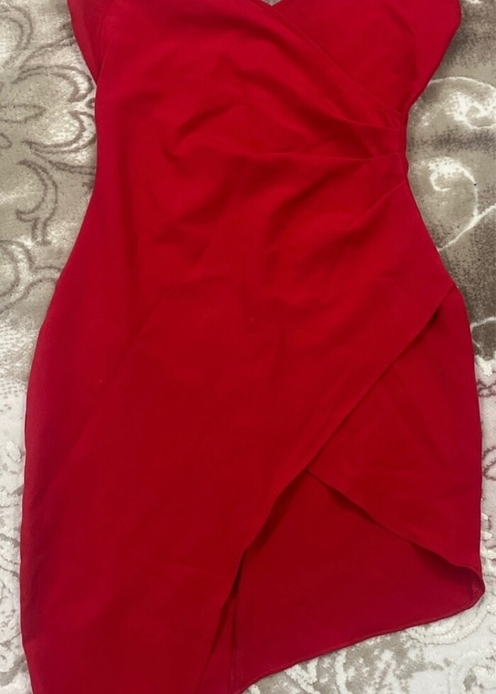 KIRMIZI ELBİSE - Görsel 2