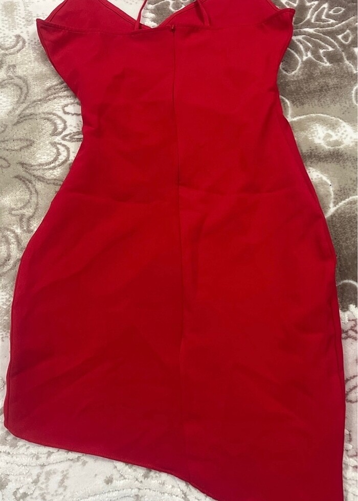 KIRMIZI ELBİSE - Görsel 3