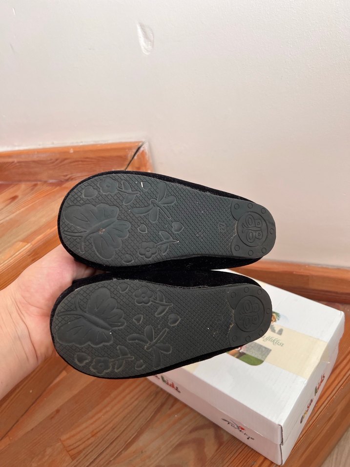 Kız Çocuk Siyah Bantlı Babet Ayakkabı - Görsel 3