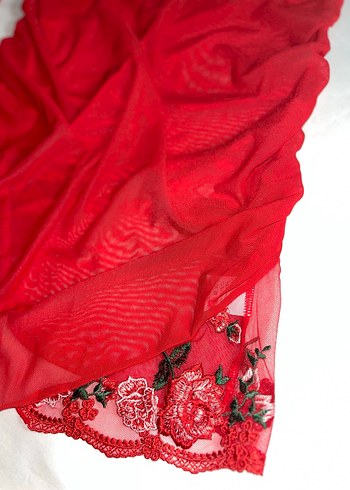 Kırmızı Vücuda Oturan Gecelik - Görsel 3