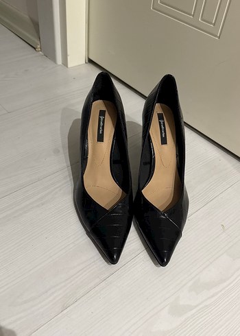 Stradivarius Siyah Stiletto Topuklu Kadın Ayakkabı