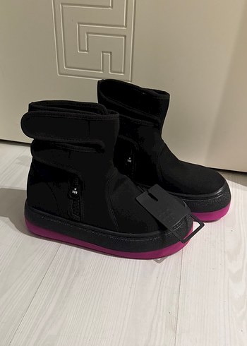 39 Beden Vdr Pembe Tabanlı Siyah Kadın Dolgu Topuklu Bot