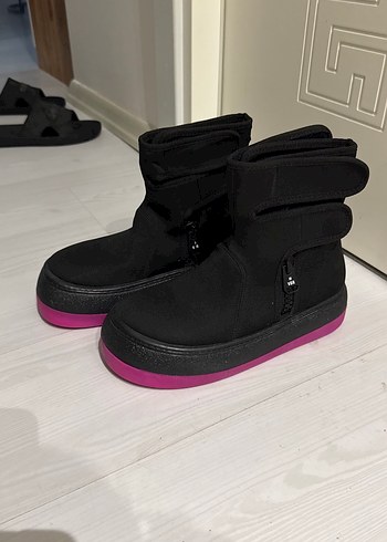 Vdr Pembe Tabanlı Siyah Kadın Dolgu Topuklu Bot