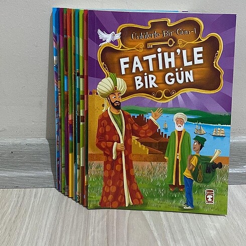 10 Tane Ünlülerle Bir Gün Kitap