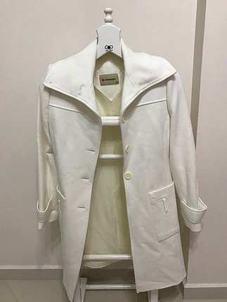 Beyaz uzun kaşe ceket
