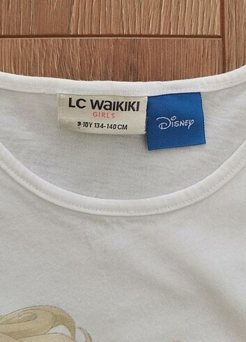10 Yaş Beden LC Waikiki kız çocuk lisanslı tshirt