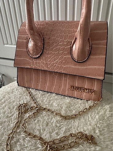 Jacquemus Javquemus Yavru Ağzı Kol Çantası