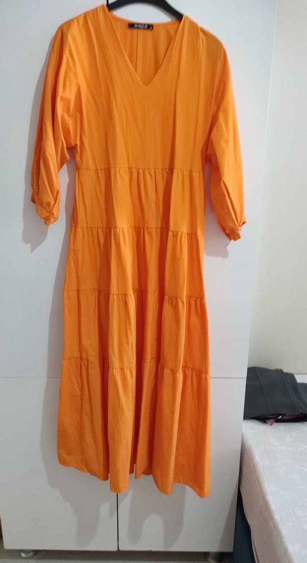 Turuncu V Yakalı Uzun Keten Elbise - Görsel 2