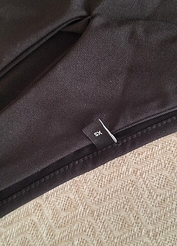 Asimetrik Yaka Cut Out Yaka Çıtçıtlı Bluz - Görsel 4