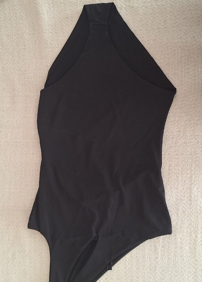 Asimetrik Yaka Cut Out Yaka Çıtçıtlı Bluz - Görsel 2