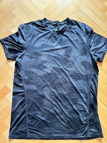 h&m fitness tshirt