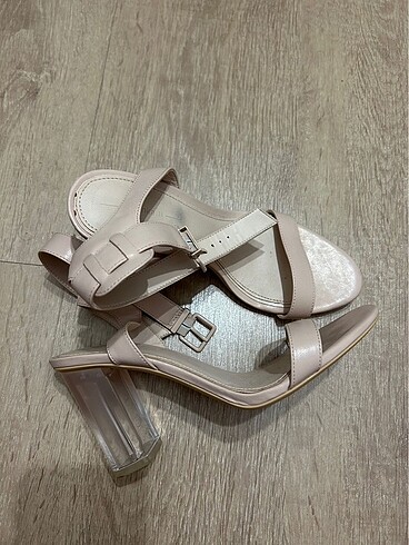 Bershka Tek Bant Topuklu Ayakkabı - Görsel 3