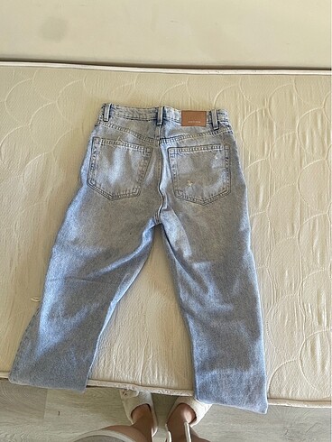bershka yırtık mom jean