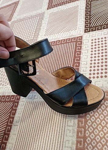 39 Beden siyah Renk Kalın topuklu sandalet 
