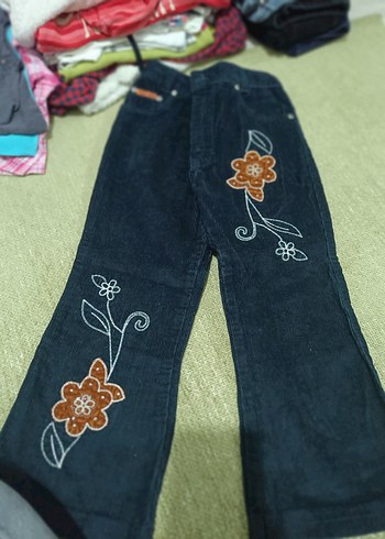 LC Waikiki Koyu Lacivert Cicek İslemeli Cocuk Pantolonu