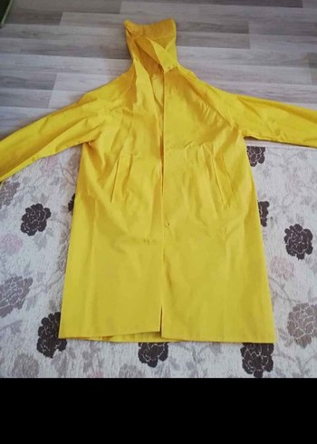 LC Waikiki Canli Sari Kapusonlu Yagmurluk
