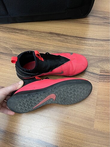 34 Beden kırmızı Renk Nike Phantom vsn çocuk krampon 34.5 no