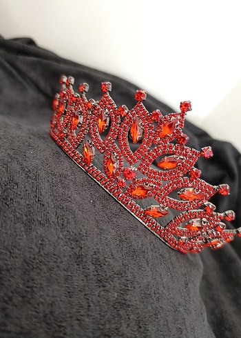 Koyu Kırmızı Parlak Taşlı Taç - Görsel 2