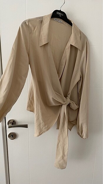 Belden bağlamalı gömlek - Görsel 2