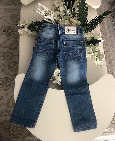 7 Yaş Beden Tommy Hilfiger Kot Pantolon