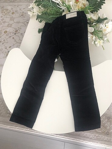 5 Yaş Beden siyah Renk LC Waikiki 4/5 yaş kadife pantolon