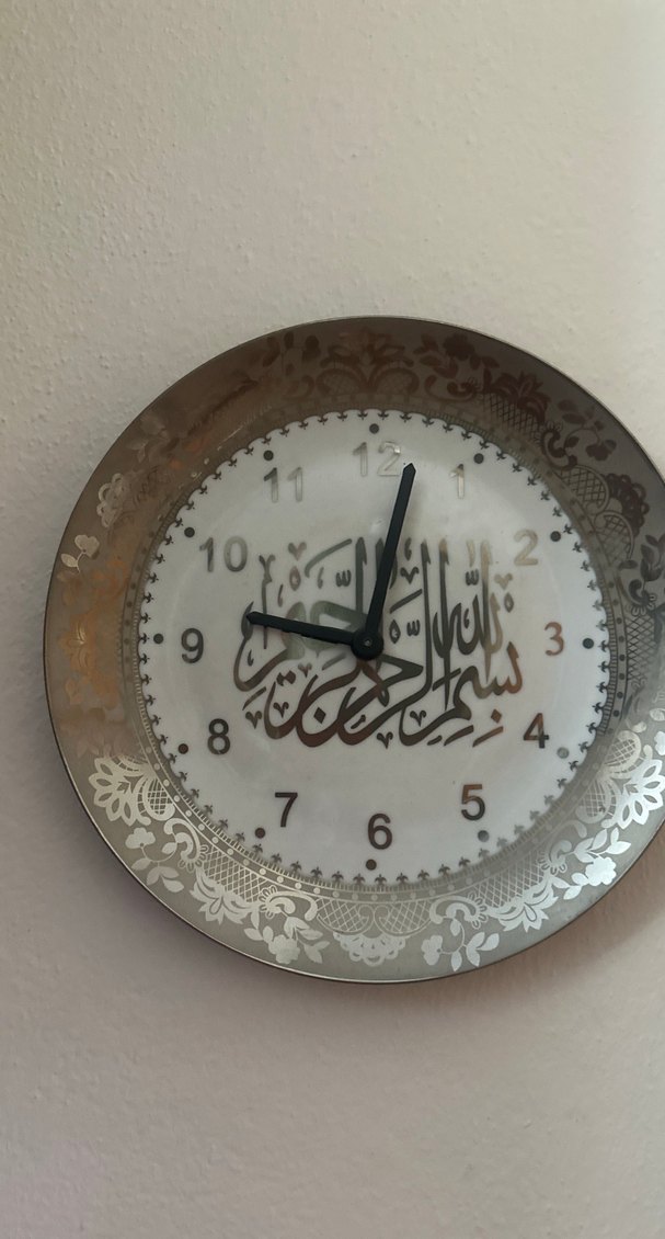 Gri-Beyaz Duvar Saati İslami Tasarımlı - Görsel 4