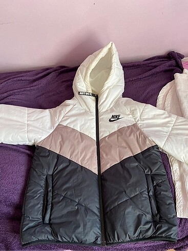 nike mont